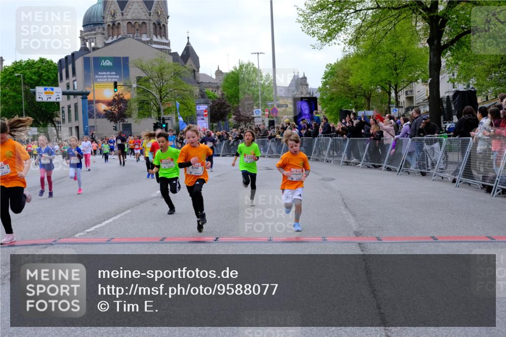 25.04.2026 - Das Zehntel Tim E. http://msf.ph/oto/9588077 25.04.2026 13:00:43 Ziel 10058, 10108, 10110, 10242, 10441, 10491, 10492, 10563, 10578, 10599, 10713, 10714, 10762, 10765, 10919, 10929, 11305, 11311, 11798, 11817, 12183, 12335, 12340, 12454, 12612, 12634, 12694, 12704, 12767, 12769, 12996 meine-sportfotos.de