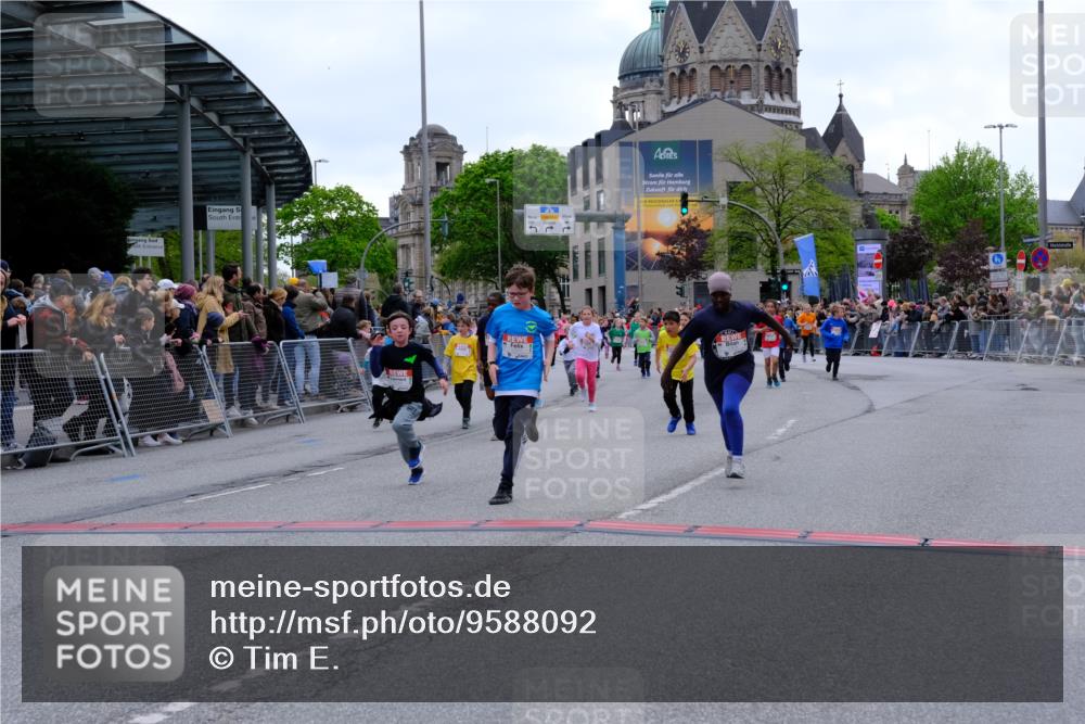25.04.2026 - Das Zehntel Tim E. http://msf.ph/oto/9588092 25.04.2026 13:00:47 Ziel 10108, 10110, 10277, 10458, 10545, 10578, 10884, 10919, 10929, 11305, 11311, 11381, 11798, 11817, 11880, 11929, 12183, 12280, 12335, 12340, 12454, 12494, 12612, 12634, 12694, 12704, 12967, 12996 meine-sportfotos.de