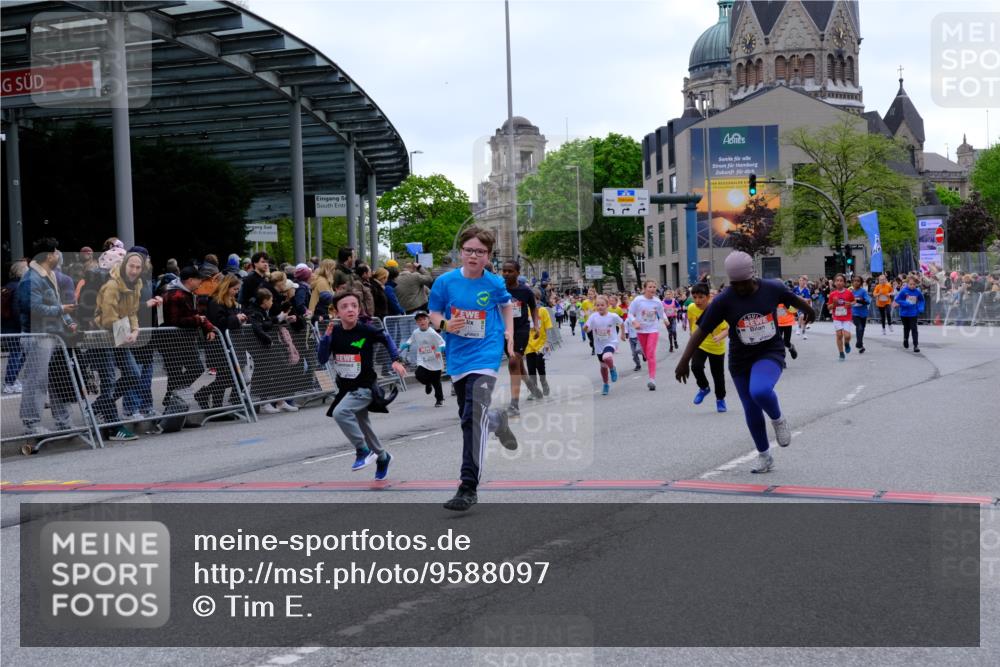 25.04.2026 - Das Zehntel Tim E. http://msf.ph/oto/9588097 25.04.2026 13:00:48 Ziel 10108, 10110, 10127, 10277, 10450, 10458, 10545, 10578, 10884, 10929, 11219, 11305, 11311, 11381, 11587, 11775, 11798, 11817, 11880, 11929, 12183, 12280, 12335, 12340, 12454, 12494, 12612, 12634, 12694, 12704, 12967, 12996 meine-sportfotos.de