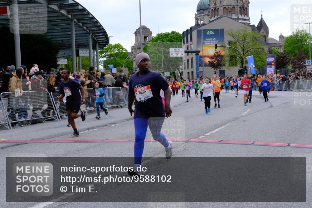 25.04.2026 - Das Zehntel Tim E. http://msf.ph/oto/9588102 25.04.2026 13:00:49 Ziel 10108, 10110, 10127, 10277, 10450, 10458, 10545, 10578, 10733, 10739, 10884, 10929, 11219, 11305, 11311, 11381, 11587, 11775, 11798, 11817, 11880, 11929, 12230, 12236, 12280, 12335, 12340, 12454, 12494, 12612, 12634, 12694, 12704, 12967 meine-sportfotos.de