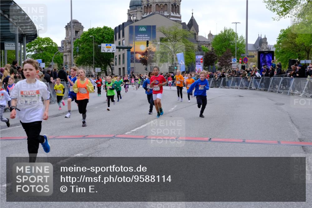 25.04.2026 - Das Zehntel Tim E. http://msf.ph/oto/9588114 25.04.2026 13:00:52 Ziel 10108, 10110, 10127, 10277, 10450, 10458, 10545, 10578, 10626, 10628, 10733, 10739, 10884, 10929, 11219, 11305, 11311, 11381, 11587, 11775, 11798, 11880, 11929, 12230, 12236, 12280, 12440, 12451, 12494, 12619, 12967 meine-sportfotos.de