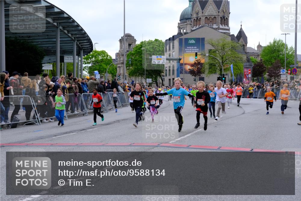 25.04.2026 - Das Zehntel Tim E. http://msf.ph/oto/9588134 25.04.2026 13:00:58 Ziel 10127, 10329, 10330, 10450, 10458, 10626, 10628, 10733, 10739, 10749, 10884, 10908, 11212, 11219, 11223, 11228, 11237, 11295, 11297, 11301, 11381, 11386, 11419, 11587, 11688, 11775, 11878, 11899, 12230, 12236, 12364, 12372, 12440, 12451, 12486, 12532, 12619, 12620, 12879, 12889, 12967 meine-sportfotos.de