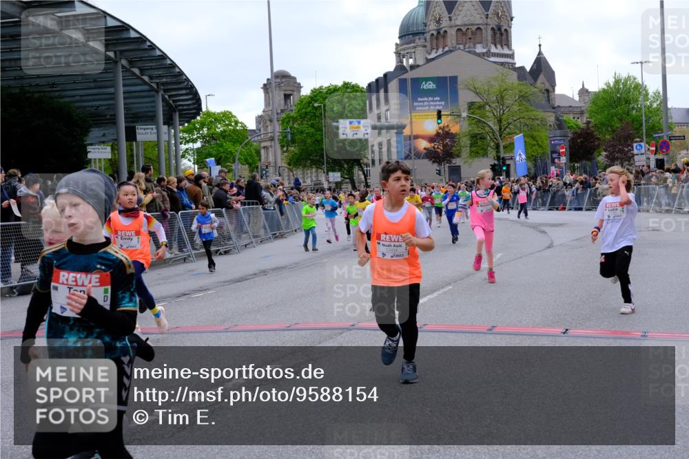 25.04.2026 - Das Zehntel Tim E. http://msf.ph/oto/9588154 25.04.2026 13:01:05 Ziel 10329, 10330, 10442, 10676, 10749, 10908, 10941, 10956, 11109, 11212, 11223, 11228, 11237, 11295, 11297, 11301, 11386, 11389, 11419, 11557, 11622, 11631, 11688, 11789, 11811, 11878, 11887, 11898, 11899, 12364, 12372, 12486, 12532, 12620, 12698, 12727, 12879, 12889, 12934, 12939, 12973 meine-sportfotos.de