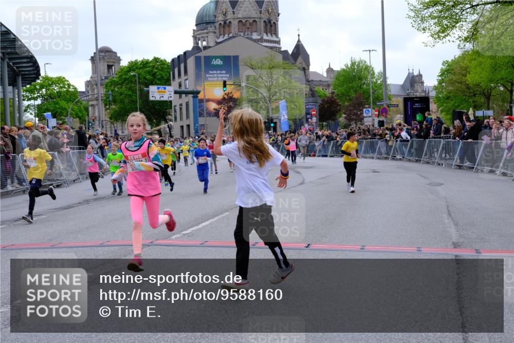 25.04.2026 - Das Zehntel Tim E. http://msf.ph/oto/9588160 25.04.2026 13:01:06 Ziel 10442, 10676, 10749, 10763, 10908, 10941, 10956, 11109, 11212, 11223, 11228, 11237, 11295, 11297, 11301, 11386, 11389, 11419, 11557, 11622, 11631, 11688, 11789, 11811, 11878, 11887, 11898, 11899, 12364, 12372, 12486, 12487, 12532, 12620, 12698, 12727, 12879, 12889, 12934, 12939, 12973 meine-sportfotos.de