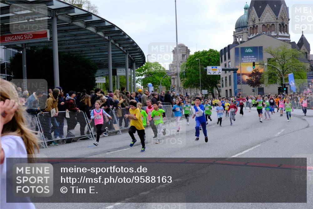 25.04.2026 - Das Zehntel Tim E. http://msf.ph/oto/9588163 25.04.2026 13:01:08 Ziel 10442, 10676, 10686, 10700, 10747, 10763, 10941, 10956, 11109, 11223, 11297, 11301, 11386, 11389, 11419, 11517, 11557, 11622, 11631, 11789, 11811, 11878, 11887, 11898, 12078, 12096, 12121, 12130, 12487, 12532, 12620, 12698, 12727, 12879, 12889, 12934, 12939, 12973 meine-sportfotos.de