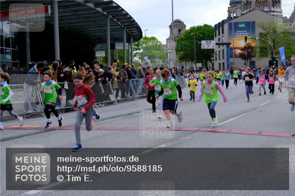 25.04.2026 - Das Zehntel Tim E. http://msf.ph/oto/9588185 25.04.2026 13:01:13 Ziel 10442, 10537, 10676, 10686, 10700, 10747, 10763, 11109, 11302, 11517, 11557, 11572, 11573, 11622, 11631, 11789, 11811, 12078, 12096, 12121, 12128, 12130, 12273, 12361, 12362, 12377, 12487, 12698, 12727 meine-sportfotos.de