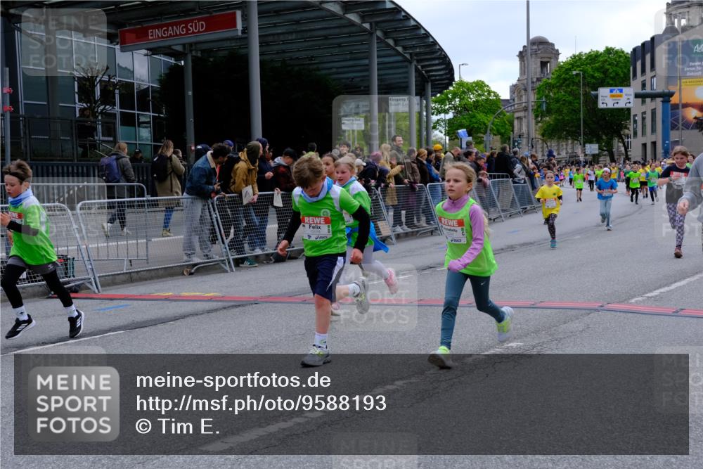 25.04.2026 - Das Zehntel Tim E. http://msf.ph/oto/9588193 25.04.2026 13:01:14 Ziel 10369, 10442, 10537, 10676, 10686, 10700, 10747, 10763, 11109, 11302, 11517, 11572, 11573, 11622, 11631, 11789, 11811, 12078, 12096, 12121, 12128, 12130, 12273, 12361, 12362, 12377, 12487, 12698, 12727 meine-sportfotos.de