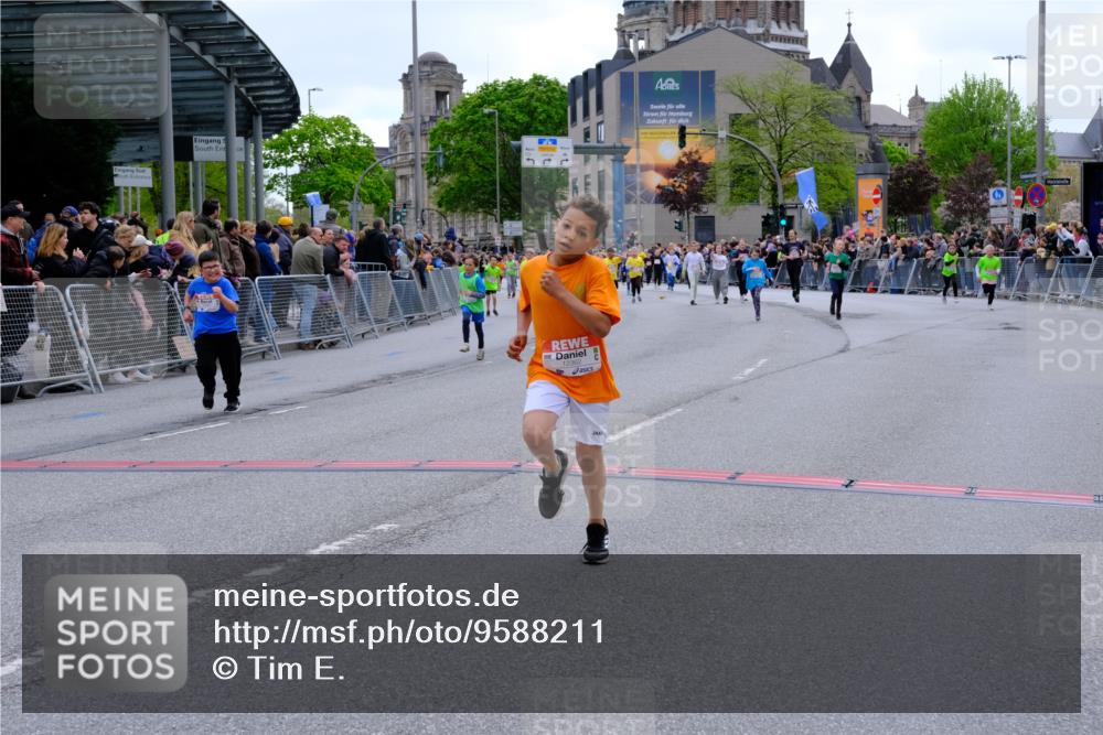 25.04.2026 - Das Zehntel Tim E. http://msf.ph/oto/9588211 25.04.2026 13:01:18 Ziel 10369, 10537, 10686, 10700, 10747, 10763, 10810, 10818, 11155, 11302, 11517, 11572, 11573, 12078, 12096, 12121, 12128, 12130, 12273, 12361, 12362, 12377, 12487 meine-sportfotos.de