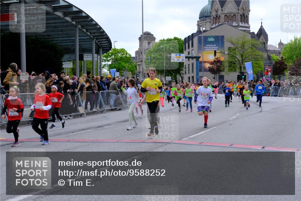 25.04.2026 - Das Zehntel Tim E. http://msf.ph/oto/9588252 25.04.2026 13:01:34 Ziel 10335, 10337, 10343, 10468, 10725, 10787, 10796, 10817, 10821, 10835, 10910, 10917, 10937, 10944, 11137, 11361, 11447, 11460, 11472, 11547, 11779, 11782, 12054, 12055, 12237, 12274, 12282, 12300, 12329, 12343, 12658, 12905, 12912 meine-sportfotos.de