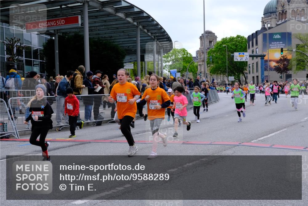 25.04.2026 - Das Zehntel Tim E. http://msf.ph/oto/9588289 25.04.2026 13:01:43 Ziel 10052, 10139, 10335, 10337, 10343, 10457, 10528, 10725, 10787, 10788, 10796, 10809, 10817, 10821, 10917, 11098, 11245, 11547, 11560, 11614, 11674, 11675, 11779, 11826, 11859, 11861, 12094, 12122, 12338, 12342, 12344, 12420, 12427, 12522, 12703, 13002 meine-sportfotos.de