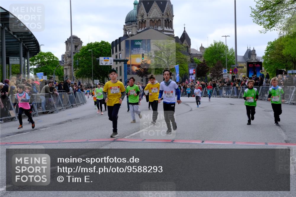 25.04.2026 - Das Zehntel Tim E. http://msf.ph/oto/9588293 25.04.2026 13:01:46 Ziel 10052, 10139, 10335, 10384, 10390, 10457, 10528, 10788, 10809, 10843, 11098, 11245, 11547, 11560, 11614, 11674, 11675, 11717, 11728, 11730, 11779, 11826, 11859, 11861, 11866, 12094, 12122, 12338, 12342, 12344, 12348, 12354, 12380, 12420, 12427, 12522, 12703, 13002 meine-sportfotos.de