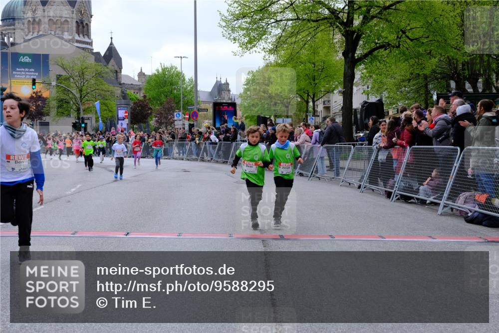 25.04.2026 - Das Zehntel Tim E. http://msf.ph/oto/9588295 25.04.2026 13:01:47 Ziel 10052, 10139, 10384, 10390, 10457, 10528, 10788, 10809, 10843, 11098, 11245, 11560, 11614, 11665, 11674, 11675, 11717, 11728, 11730, 11826, 11859, 11861, 11866, 12094, 12122, 12338, 12342, 12344, 12348, 12354, 12380, 12420, 12427, 12522, 12703, 13002 meine-sportfotos.de