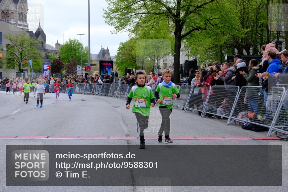 25.04.2026 - Das Zehntel Tim E. http://msf.ph/oto/9588301 25.04.2026 13:01:48 Ziel 10052, 10384, 10390, 10457, 10528, 10788, 10809, 10843, 11098, 11191, 11195, 11245, 11614, 11665, 11674, 11675, 11717, 11728, 11730, 11859, 11861, 11866, 12094, 12122, 12332, 12338, 12342, 12344, 12348, 12354, 12380, 12420, 12427, 12533, 12703, 13002 meine-sportfotos.de