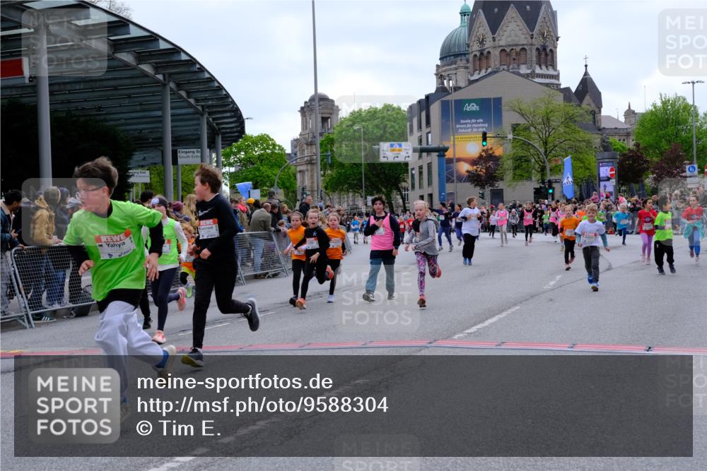 25.04.2026 - Das Zehntel Tim E. http://msf.ph/oto/9588304 25.04.2026 13:01:49 Ziel 10052, 10318, 10384, 10390, 10457, 10528, 10788, 10809, 10843, 11098, 11191, 11195, 11245, 11614, 11665, 11674, 11717, 11728, 11730, 11859, 11861, 11866, 12094, 12122, 12332, 12338, 12342, 12344, 12348, 12354, 12380, 12420, 12427, 12533, 13002 meine-sportfotos.de