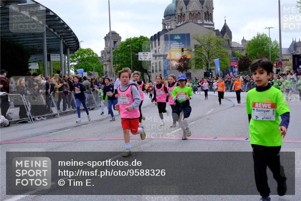 25.04.2026 - Das Zehntel Tim E. http://msf.ph/oto/9588326 25.04.2026 13:01:56 Ziel 10182, 10204, 10318, 10384, 10390, 10843, 11191, 11195, 11239, 11485, 11532, 11595, 11602, 11621, 11630, 11665, 11717, 11728, 11730, 11866, 12062, 12069, 12074, 12332, 12348, 12354, 12380, 12488, 12533, 12702, 13022, 13023 meine-sportfotos.de
