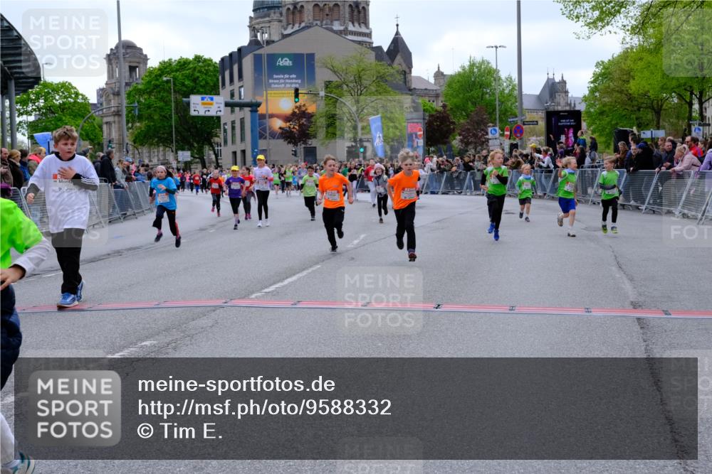 25.04.2026 - Das Zehntel Tim E. http://msf.ph/oto/9588332 25.04.2026 13:01:58 Ziel 10182, 10204, 10318, 10924, 10939, 11112, 11191, 11195, 11239, 11385, 11391, 11413, 11485, 11532, 11595, 11602, 11621, 11630, 11665, 11866, 12062, 12063, 12069, 12074, 12332, 12354, 12488, 12533, 12702, 12910, 12914, 13022, 13023 meine-sportfotos.de