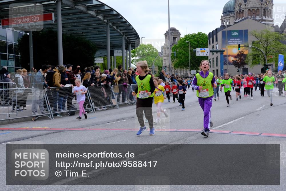 25.04.2026 - Das Zehntel Tim E. http://msf.ph/oto/9588417 25.04.2026 13:02:19 Ziel 10075, 10095, 10163, 10227, 10664, 10692, 10699, 10758, 10759, 10886, 10913, 10918, 10958, 10968, 10969, 11192, 11220, 11891, 11964, 11978, 12077, 12079, 12081, 12117, 12119, 12229, 12244, 12333, 12334, 12339, 12473, 12508, 12509, 12652, 12679, 12711, 12878, 12902, 12904, 12906, 13001 meine-sportfotos.de