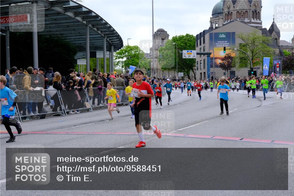 25.04.2026 - Das Zehntel Tim E. http://msf.ph/oto/9588451 25.04.2026 13:02:31 Ziel 10046, 10050, 10077, 10095, 10138, 10144, 10145, 10206, 10325, 10435, 10736, 10834, 10839, 10934, 10958, 10968, 10969, 10970, 11042, 11192, 11220, 11289, 11437, 11558, 11577, 11588, 11725, 12132, 12265, 12286, 12475, 12503, 12521, 12656, 12705, 12760, 12787, 12792, 12855, 12864, 12875 meine-sportfotos.de
