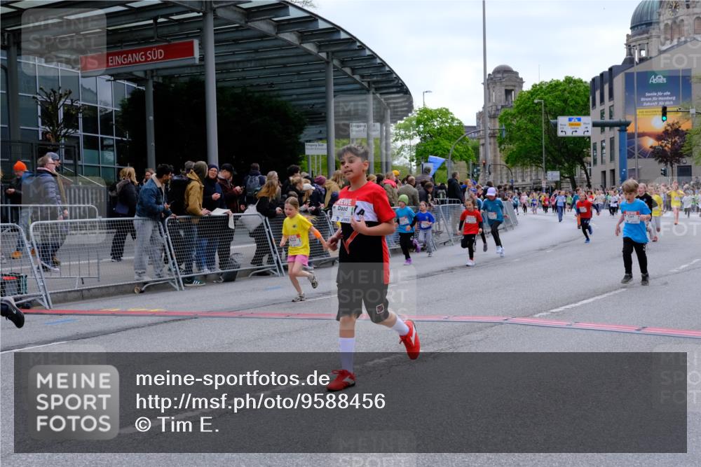 25.04.2026 - Das Zehntel Tim E. http://msf.ph/oto/9588456 25.04.2026 13:02:32 Ziel 10046, 10050, 10077, 10138, 10144, 10145, 10206, 10325, 10435, 10736, 10834, 10839, 10934, 10970, 11042, 11289, 11437, 11558, 11577, 11588, 11725, 12132, 12265, 12286, 12296, 12475, 12503, 12521, 12656, 12659, 12705, 12760, 12787, 12792, 12855, 12864, 12875 meine-sportfotos.de