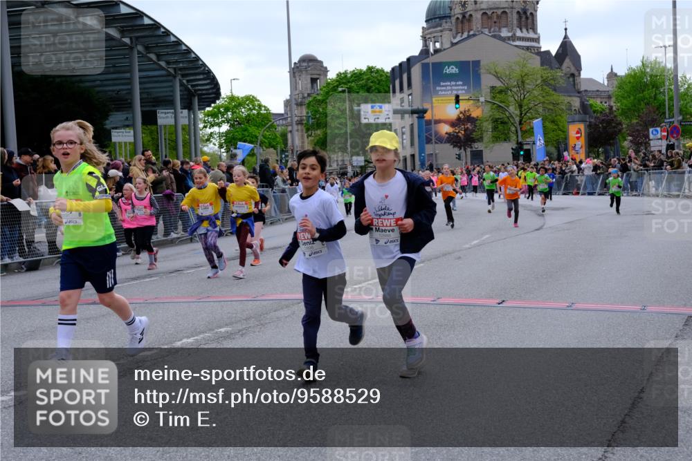 25.04.2026 - Das Zehntel Tim E. http://msf.ph/oto/9588529 25.04.2026 13:02:57 Ziel 10140, 10147, 10150, 10151, 10153, 10154, 10156, 10158, 10159, 10168, 10231, 10401, 10506, 10767, 10791, 10853, 11065, 11178, 11303, 11399, 11420, 11605, 11620, 11681, 11689, 11694, 11784, 11788, 11805, 11810, 11816, 12071, 12073, 12148, 12149, 12359, 12374, 12567, 12595, 12600, 12888, 12898, 12937, 12944 meine-sportfotos.de