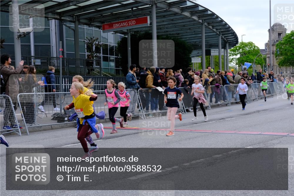 25.04.2026 - Das Zehntel Tim E. http://msf.ph/oto/9588532 25.04.2026 13:02:58 Ziel 10140, 10147, 10153, 10154, 10159, 10168, 10231, 10401, 10506, 10751, 10767, 10791, 11065, 11178, 11303, 11396, 11399, 11420, 11605, 11620, 11681, 11689, 11694, 11784, 11788, 11805, 11810, 11816, 12071, 12073, 12148, 12149, 12359, 12374, 12548, 12567, 12573, 12600, 12888, 12898, 12937, 12944 meine-sportfotos.de