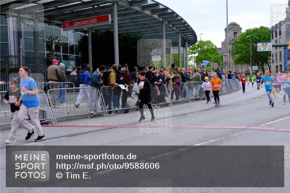 25.04.2026 - Das Zehntel Tim E. http://msf.ph/oto/9588606 25.04.2026 13:03:19 Ziel 10068, 10078, 10273, 10274, 10292, 10305, 10446, 11138, 11146, 11375, 11406, 11597, 11624, 12366, 12378, 12387, 12474, 12524, 12539, 12890, 12892, 12976 meine-sportfotos.de