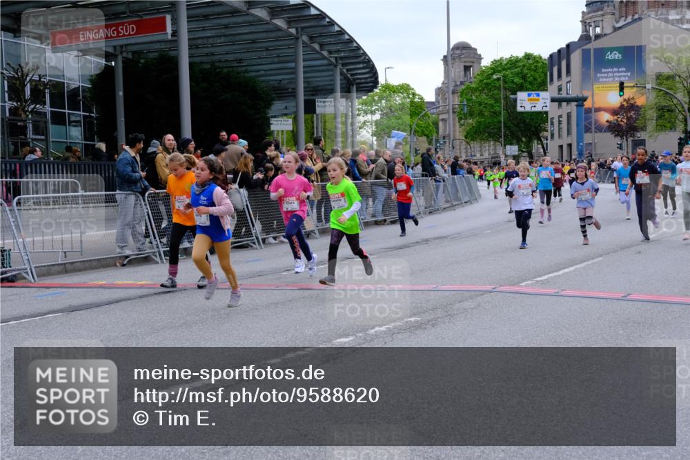 25.04.2026 - Das Zehntel Tim E. http://msf.ph/oto/9588620 25.04.2026 13:03:24 Ziel 10068, 10292, 10305, 10446, 10972, 11138, 11146, 11375, 11378, 11380, 11406, 12387, 12474, 12480, 12514, 12520, 12524, 12539, 12890, 12892, 12976, 12981, 12985 meine-sportfotos.de