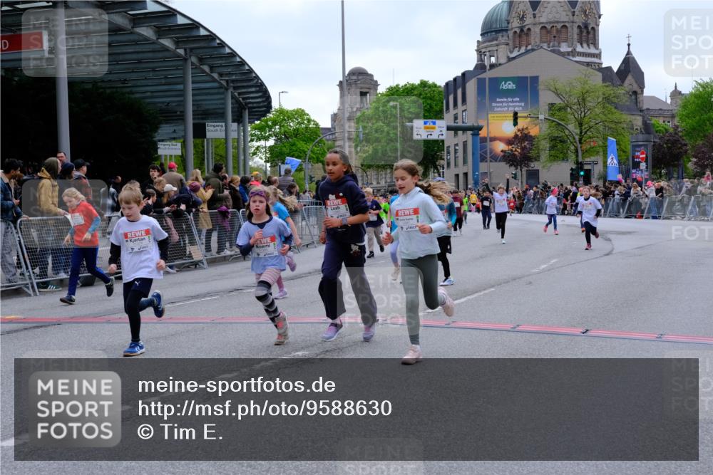 25.04.2026 - Das Zehntel Tim E. http://msf.ph/oto/9588630 25.04.2026 13:03:26 Ziel 10068, 10221, 10446, 10892, 10972, 11061, 11062, 11064, 11138, 11146, 11375, 11378, 11380, 12387, 12474, 12480, 12514, 12520, 12524, 12539, 12890, 12892, 12976, 12981, 12985 meine-sportfotos.de