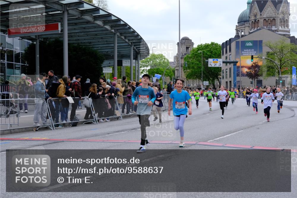 25.04.2026 - Das Zehntel Tim E. http://msf.ph/oto/9588637 25.04.2026 13:03:28 Ziel 10068, 10221, 10446, 10892, 10972, 11061, 11062, 11064, 11138, 11375, 11378, 11380, 12387, 12480, 12514, 12520, 12524, 12539, 12662, 12890, 12892, 12981, 12985 meine-sportfotos.de