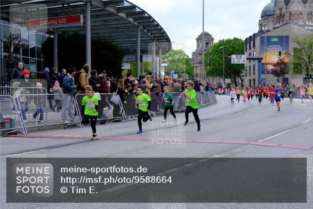 25.04.2026 - Das Zehntel Tim E. http://msf.ph/oto/9588664 25.04.2026 13:03:40 Ziel 10167, 10445, 10614, 10903, 10904, 10963, 11103, 11803, 12172, 12588, 12603, 12614, 12617, 12629, 12638, 12650 meine-sportfotos.de