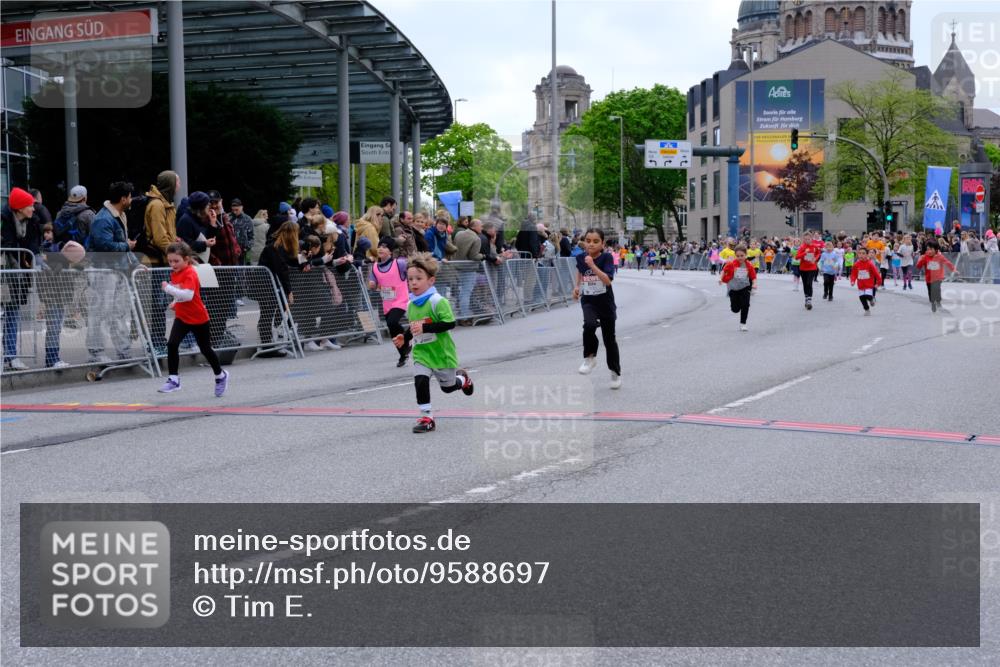 25.04.2026 - Das Zehntel Tim E. http://msf.ph/oto/9588697 25.04.2026 13:03:52 Ziel 10061, 10354, 10445, 10552, 10650, 10652, 10658, 10903, 10904, 10922, 10962, 10963, 11054, 11276, 11582, 11803, 11808, 12057, 12245, 12253, 12569, 13000, 13003 meine-sportfotos.de