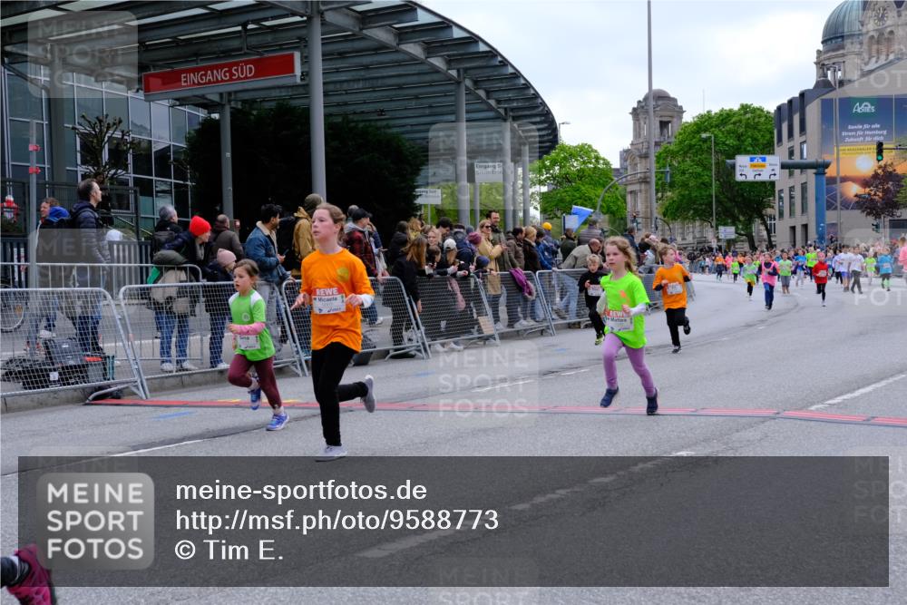 25.04.2026 - Das Zehntel Tim E. http://msf.ph/oto/9588773 25.04.2026 13:04:19 Ziel 10019, 10051, 10056, 10122, 10124, 10346, 10348, 10943, 10951, 11038, 11074, 11242, 11244, 11402, 11418, 11571, 11583, 11677, 11679, 11690, 12076, 12107, 12118, 12346, 12353, 12415, 12540 meine-sportfotos.de