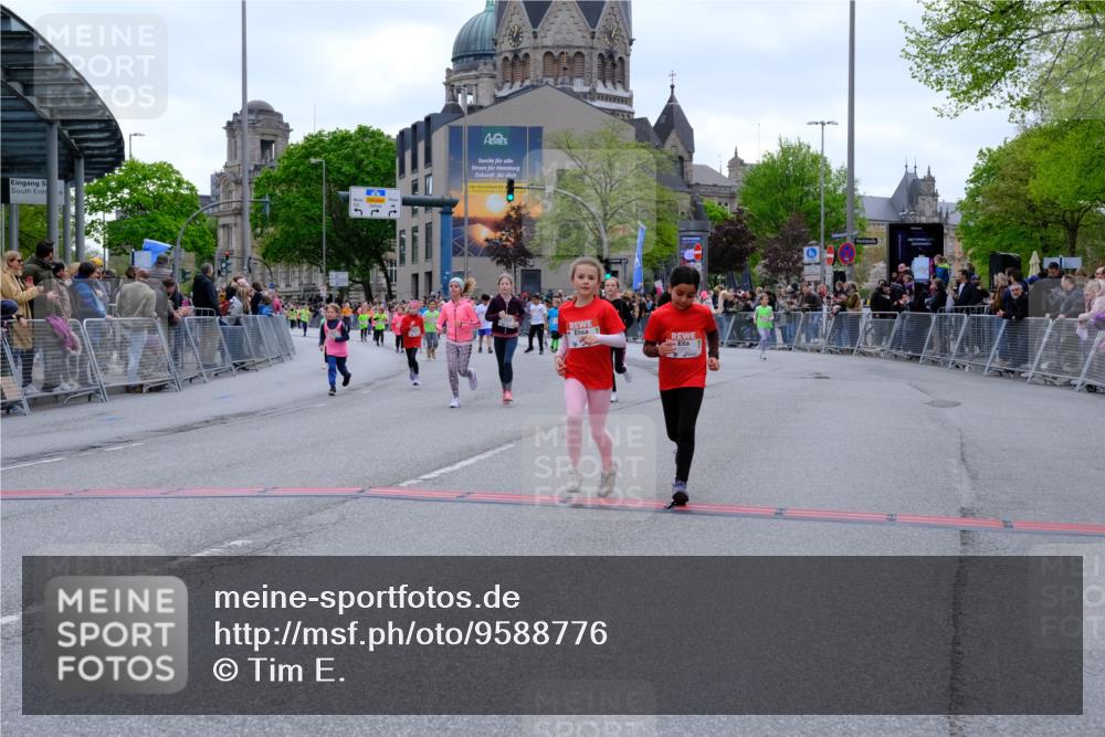 25.04.2026 - Das Zehntel Tim E. http://msf.ph/oto/9588776 25.04.2026 13:04:22 Ziel 10019, 10023, 10024, 10051, 10056, 10722, 10932, 10943, 10951, 11038, 11074, 11402, 11418, 11535, 11571, 11583, 11677, 11679, 11690, 12076, 12107, 12118, 12346, 12353, 12415, 12540 meine-sportfotos.de