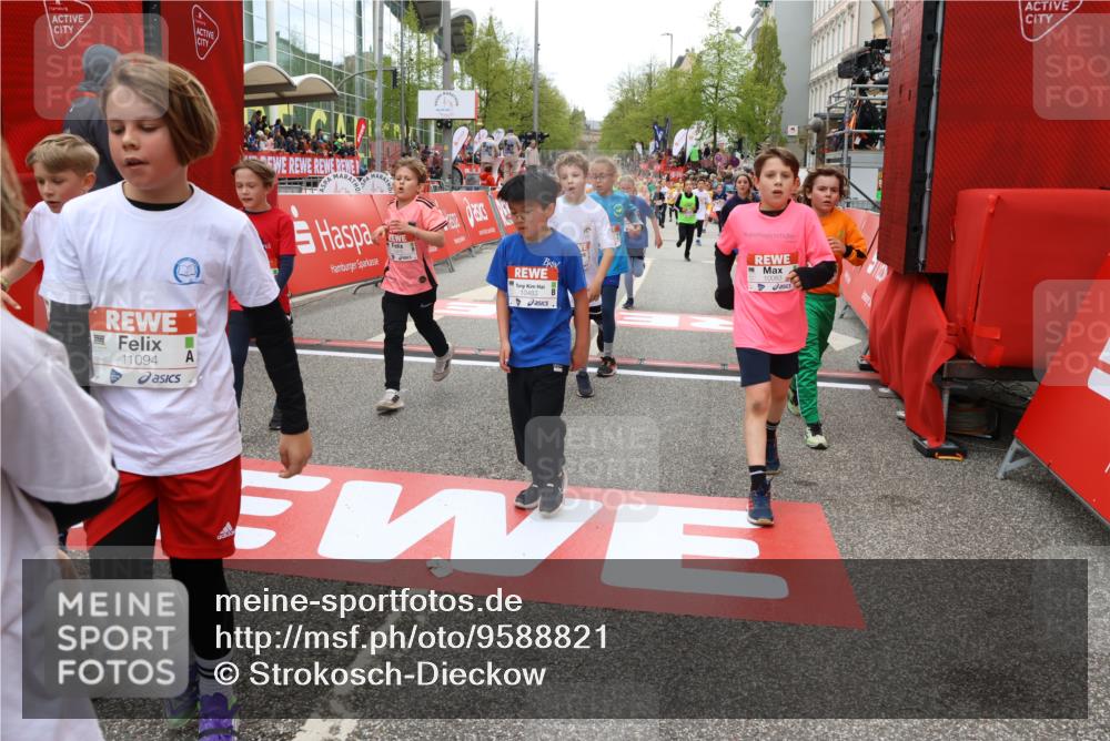 25.04.2026 - Das Zehntel Strokosch-Dieckow http://msf.ph/oto/9588821 25.04.2026 12:53:46 Ziel 10083, 10452, 10475, 10482, 10483, 10498, 10591, 10592, 10844, 10898, 11080, 11094, 11234, 11235, 11269, 11308, 11478, 11895, 12305, 12386, 12408, 12689, 13026, 10083, 10452, 10475, 10482, 10483, 10498, 10591, 10592, 10844, 10898, 11080, 11094, 11234, 11235, 11269, 11308, 11478, 11895, 12305, 12386, 12408, 12689, 13026 meine-sportfotos.de