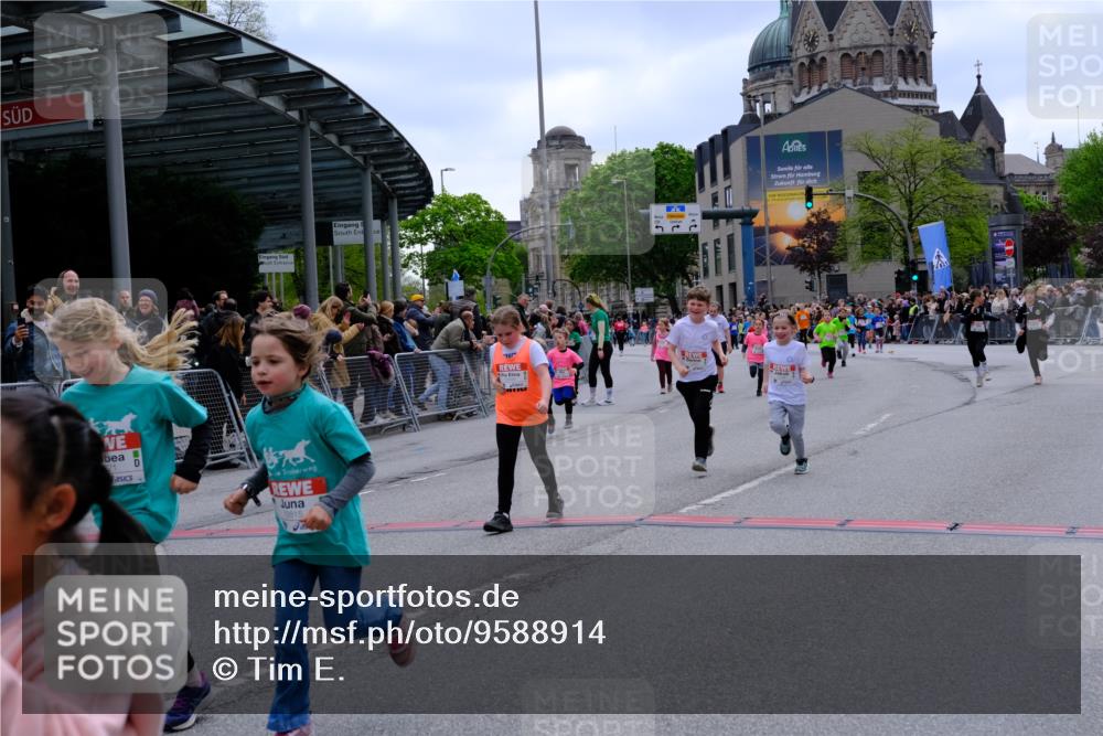 25.04.2026 - Das Zehntel Tim E. http://msf.ph/oto/9588914 25.04.2026 13:05:02 Ziel 10055, 10069, 10128, 10131, 10218, 10437, 10754, 10773, 10980, 11000, 11046, 11050, 11095, 11114, 11115, 11185, 11190, 11209, 11225, 11600, 12060, 12815, 12820, 12821, 12823, 12940 meine-sportfotos.de