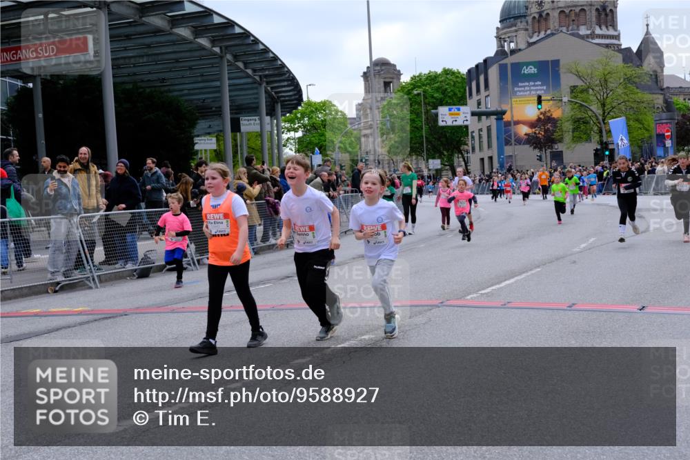 25.04.2026 - Das Zehntel Tim E. http://msf.ph/oto/9588927 25.04.2026 13:05:04 Ziel 10055, 10069, 10128, 10131, 10218, 10437, 10754, 10773, 10980, 11000, 11046, 11050, 11095, 11114, 11225, 11600, 12060, 12578, 12815, 12821, 12940 meine-sportfotos.de