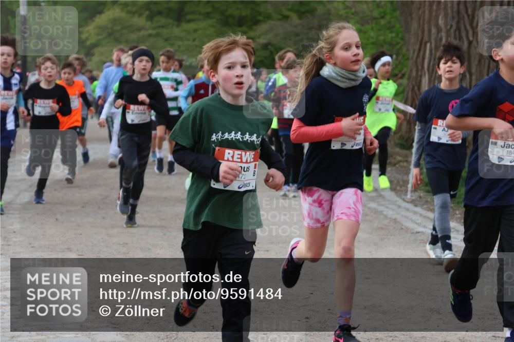 25.04.2026 - Das Zehntel Zöllner http://msf.ph/oto/9591484 25.04.2026 08:39:23 Laufen 444444, 472, 184 meine-sportfotos.de