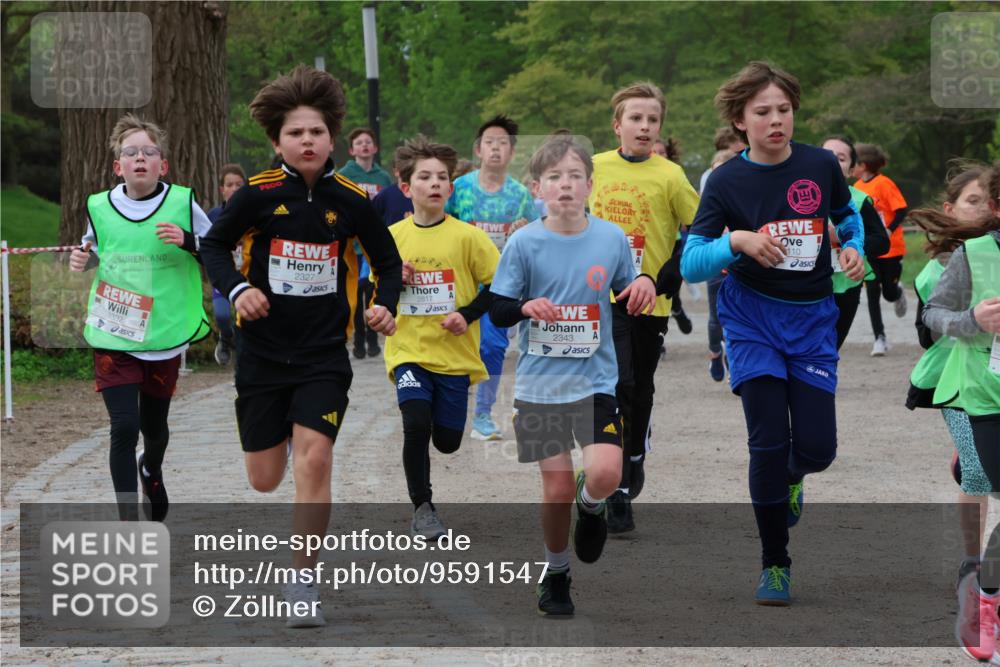25.04.2026 - Das Zehntel Zöllner http://msf.ph/oto/9591547 25.04.2026 08:39:39 Laufen 3332, 2327, 2817, 110, 2343 meine-sportfotos.de