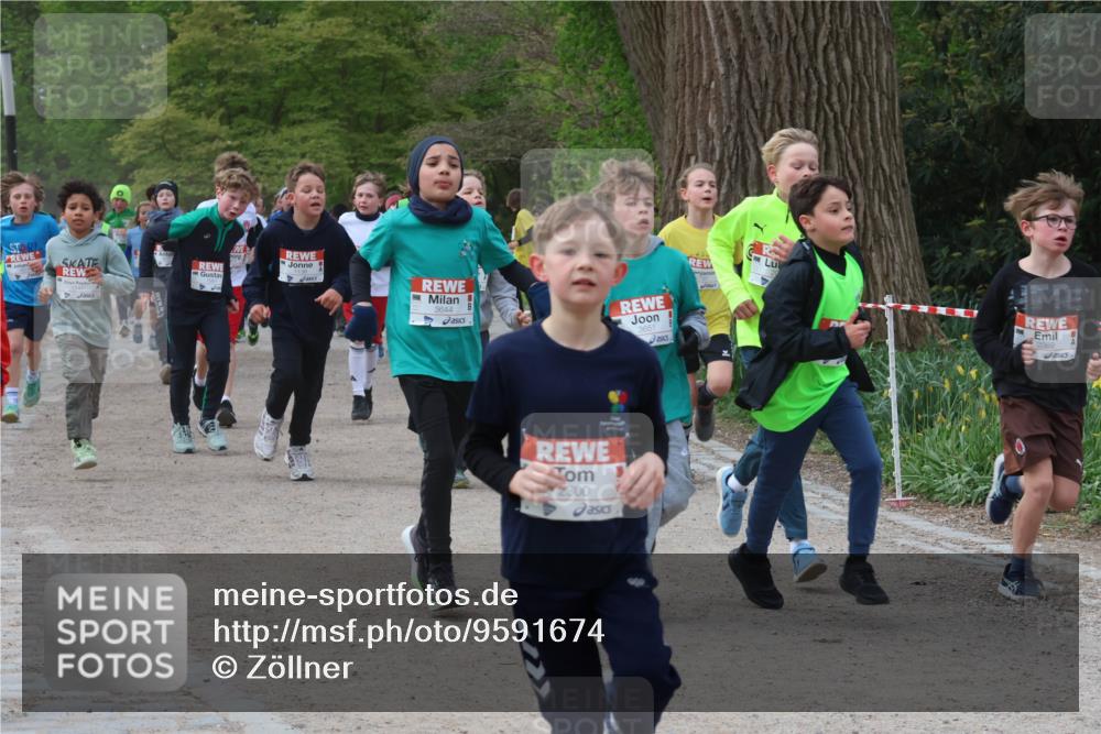 25.04.2026 - Das Zehntel Zöllner http://msf.ph/oto/9591674 25.04.2026 08:40:09 Laufen 3644, 2300, 3651, 2069 meine-sportfotos.de