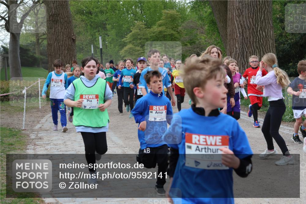 25.04.2026 - Das Zehntel Zöllner http://msf.ph/oto/9592141 25.04.2026 08:42:00 Laufen 3324, 2118, 2120 meine-sportfotos.de