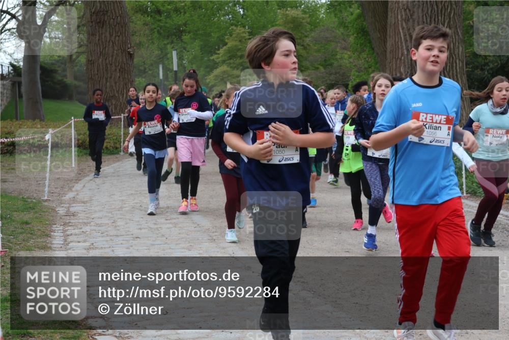25.04.2026 - Das Zehntel Zöllner http://msf.ph/oto/9592284 25.04.2026 08:42:33 Laufen 1050, 1056 meine-sportfotos.de