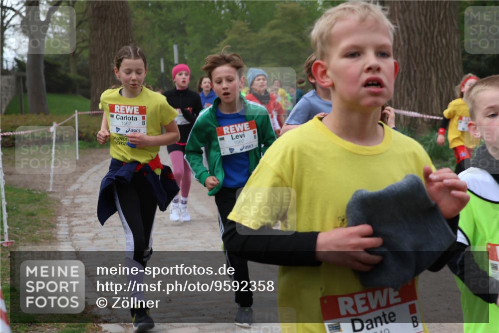 25.04.2026 - Das Zehntel Zöllner http://msf.ph/oto/9592358 25.04.2026 08:42:50 Laufen 1567, 1562 meine-sportfotos.de