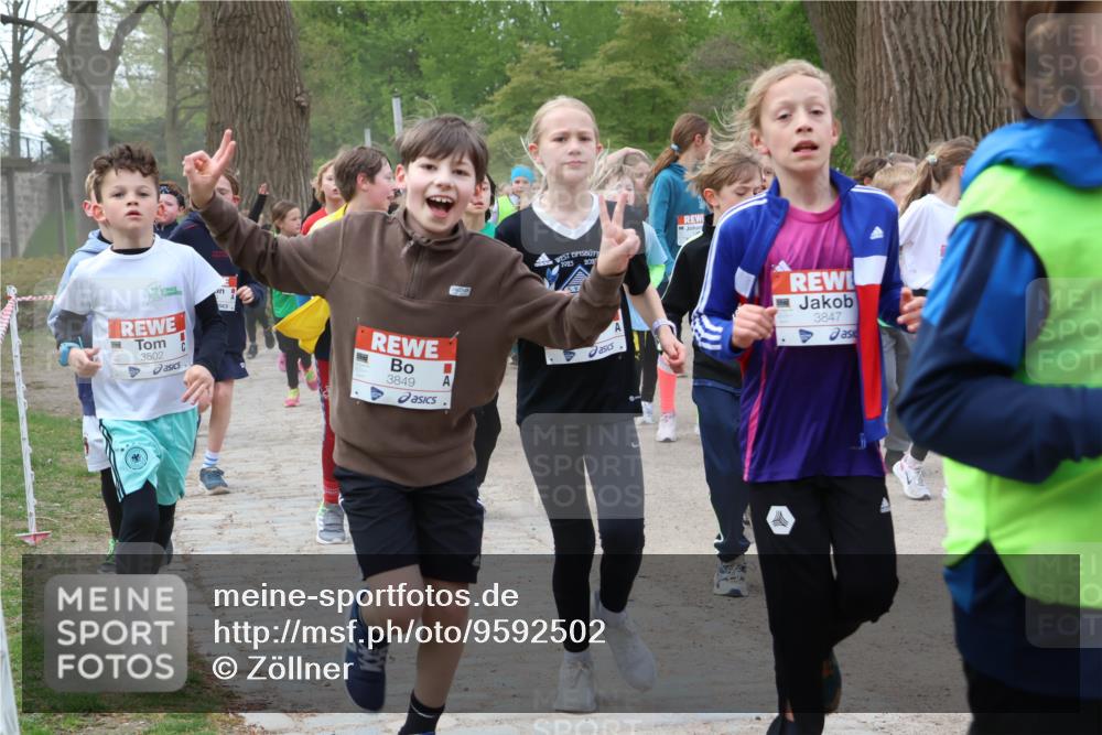 25.04.2026 - Das Zehntel Zöllner http://msf.ph/oto/9592502 25.04.2026 08:43:19 Laufen 3502, 3849, 1923, 2027, 3847 meine-sportfotos.de