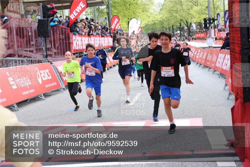 25.04.2026 - Das Zehntel Strokosch-Dieckow http://msf.ph/oto/9592539 25.04.2026 14:53:49 Ziel 15037, 15065, 15200, 15318, 15425, 15438, 15445, 15496, 15499, 15610, 15843, 15846, 15972, 16294, 16356, 16365, 16655, 16791, 16858, 16890, 16916, 17273, 17426, 17568, 17632, 17652, 17655, 17799, 17888, 17952, 17953, 18016, 15037, 15065, 15200, 15318, 15425, 15438, 15445, 15496, 15499, 15610, 15843, 15846, 15972, 16294, 16356, 16365, 16655, 16791, 16858, 16890, 16916, 17632, 17952, 17953, 18016 meine-sportfotos.de