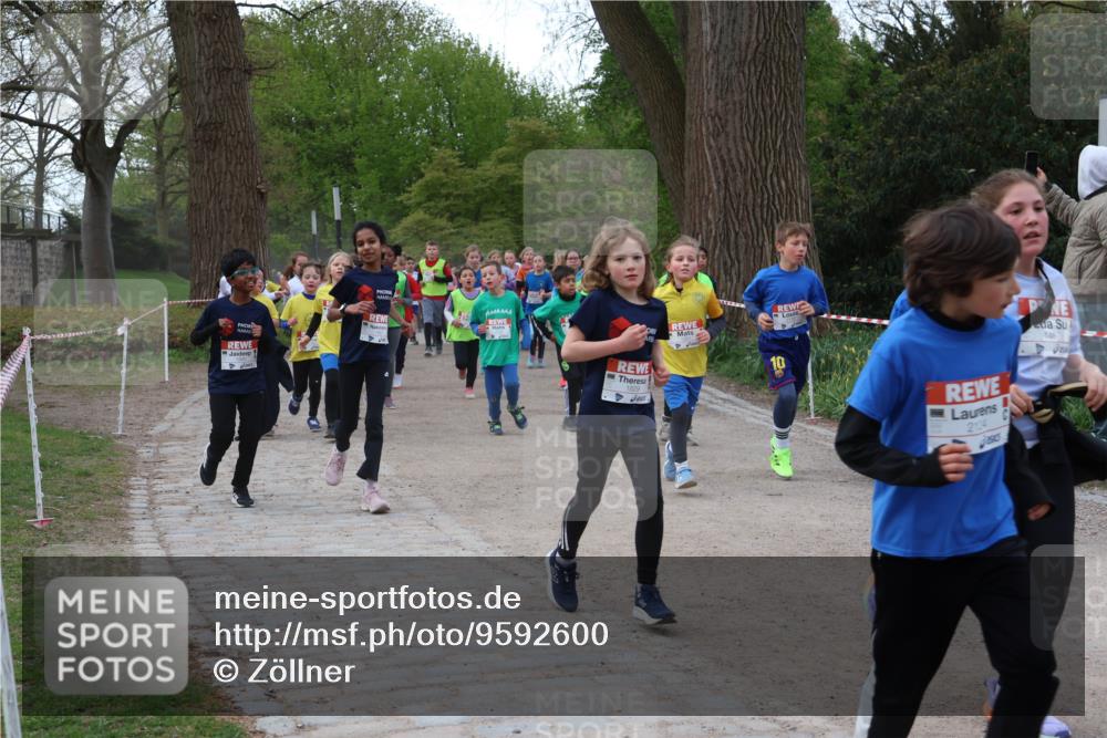 25.04.2026 - Das Zehntel Zöllner http://msf.ph/oto/9592600 25.04.2026 08:43:41 Laufen 10, 2124, 1467 meine-sportfotos.de