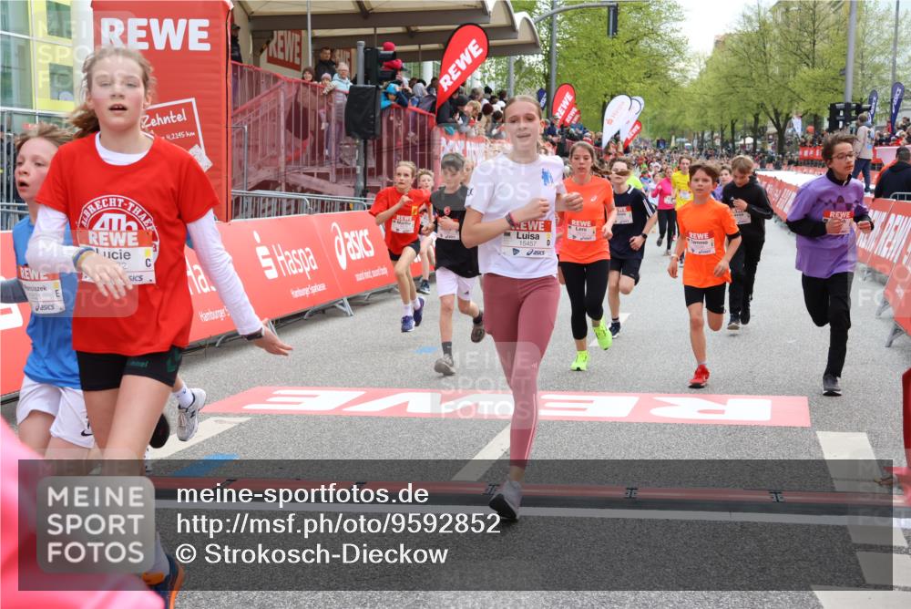 25.04.2026 - Das Zehntel Strokosch-Dieckow http://msf.ph/oto/9592852 25.04.2026 14:53:58 Ziel 15048, 15129, 15132, 15457, 15521, 15529, 15637, 15914, 15956, 16047, 16217, 16242, 16332, 16354, 16370, 16414, 16570, 16576, 16609, 16967, 17016, 17192, 17339, 17358, 17449, 17456, 17971, 18226, 18286, 18343, 15048, 15129, 15132, 15457, 15521, 15529, 15637, 15914, 15956, 16047, 16217, 16242, 16332, 16354, 16370, 16414, 16570, 16576, 16609, 16967, 17016, 17192, 17339, 17358, 17449, 17456, 17971, 18226, 18286, 18343 meine-sportfotos.de