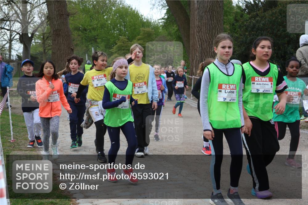 25.04.2026 - Das Zehntel Zöllner http://msf.ph/oto/9593021 25.04.2026 08:45:04 Laufen 3948, 3321, 3325 meine-sportfotos.de