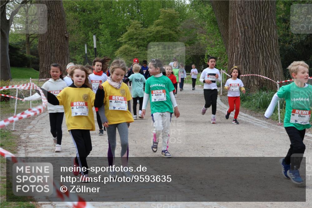 25.04.2026 - Das Zehntel Zöllner http://msf.ph/oto/9593635 25.04.2026 08:47:33 Laufen 1978, 1984, 2370 meine-sportfotos.de
