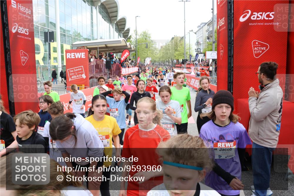 25.04.2026 - Das Zehntel Strokosch-Dieckow http://msf.ph/oto/9593960 25.04.2026 14:55:00 Ziel 15007, 15114, 15405, 15407, 15446, 15636, 15644, 15664, 15720, 15805, 15815, 16203, 16268, 16279, 16360, 16405, 16412, 16461, 16622, 16661, 16735, 16748, 16918, 16929, 17003, 17249, 17427, 17499, 17504, 17508, 17584, 17691, 17766, 17780, 17994, 17996, 18010, 18292, 18319, 15007, 15114, 15405, 15407, 15446, 15636, 15644, 15664, 15720, 15805, 15815, 16203, 16268, 16279, 16360, 16661, 16735, 17249, 17427, 17508, 17584, 18010 meine-sportfotos.de
