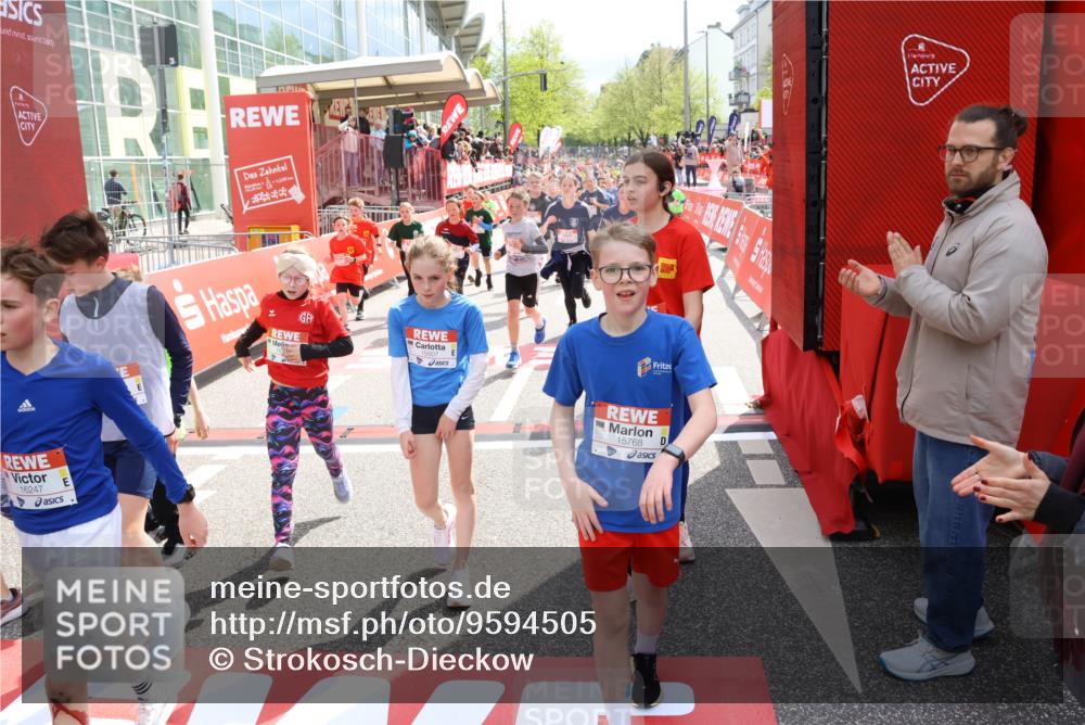 25.04.2026 - Das Zehntel Strokosch-Dieckow http://msf.ph/oto/9594505 25.04.2026 14:55:29 Ziel 15188, 15363, 15453, 15507, 15678, 15681, 15693, 15768, 15898, 16104, 16225, 16247, 16315, 16390, 16574, 16577, 16583, 16588, 16595, 16754, 16832, 16878, 16978, 17053, 17114, 17194, 17571, 17657, 17911, 17912, 17922, 17923, 18061, 15188, 15363, 15453, 15507, 15678, 15681, 15693, 15768, 15898, 16104, 16225, 16247, 16315, 16390, 16574, 16577, 16583, 16588, 16595, 16754, 16832, 16878, 16978, 17194, 17657, 18061 meine-sportfotos.de